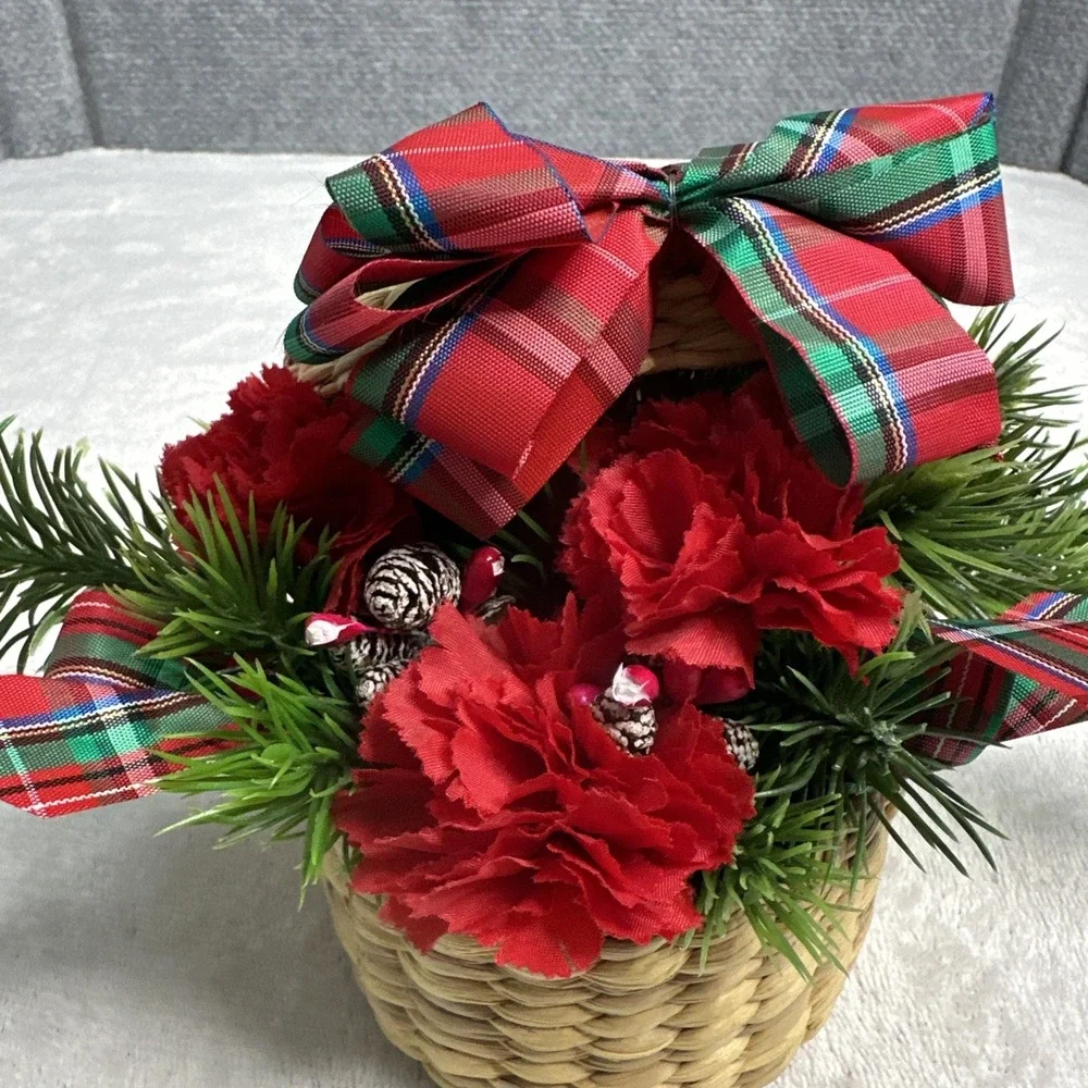 Vintage Small Wicker Christmas Basket With Floral Lid Ribbon Multicolor 4